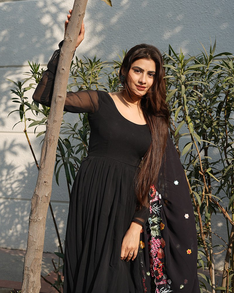 Khushi Verma in Black Colour Backless Anarkali Three Piece Suit DesignStylesClothes Khushi Verma in Black Colour Backless Anarkali Three Piece Suit DesignStylesClothes